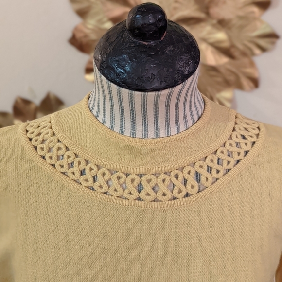 Vintage Cashmere Buttery Soft Scottish Gold Yellow Sweater - Picture 3 of 11